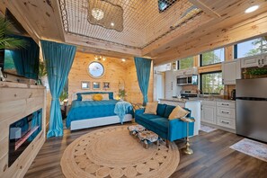 WiFi, bed sheets - Romantic Forest Birdhouse • Hot Tub + Loft Net   |  A dreamy treetop escape with a slide, cozy reading nook, forest-view windows, and a fully stocked kitchen—perfect for couples looking for luxury, privacy, and peaceful woodland vibes. (Campton)