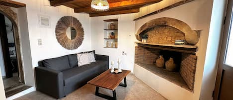 Villa, 2 Bedrooms, Smoking, Private Pool | Living room | Fireplace