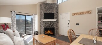 New 3 bedroom, mt views, extra bedding and close to clubhouse