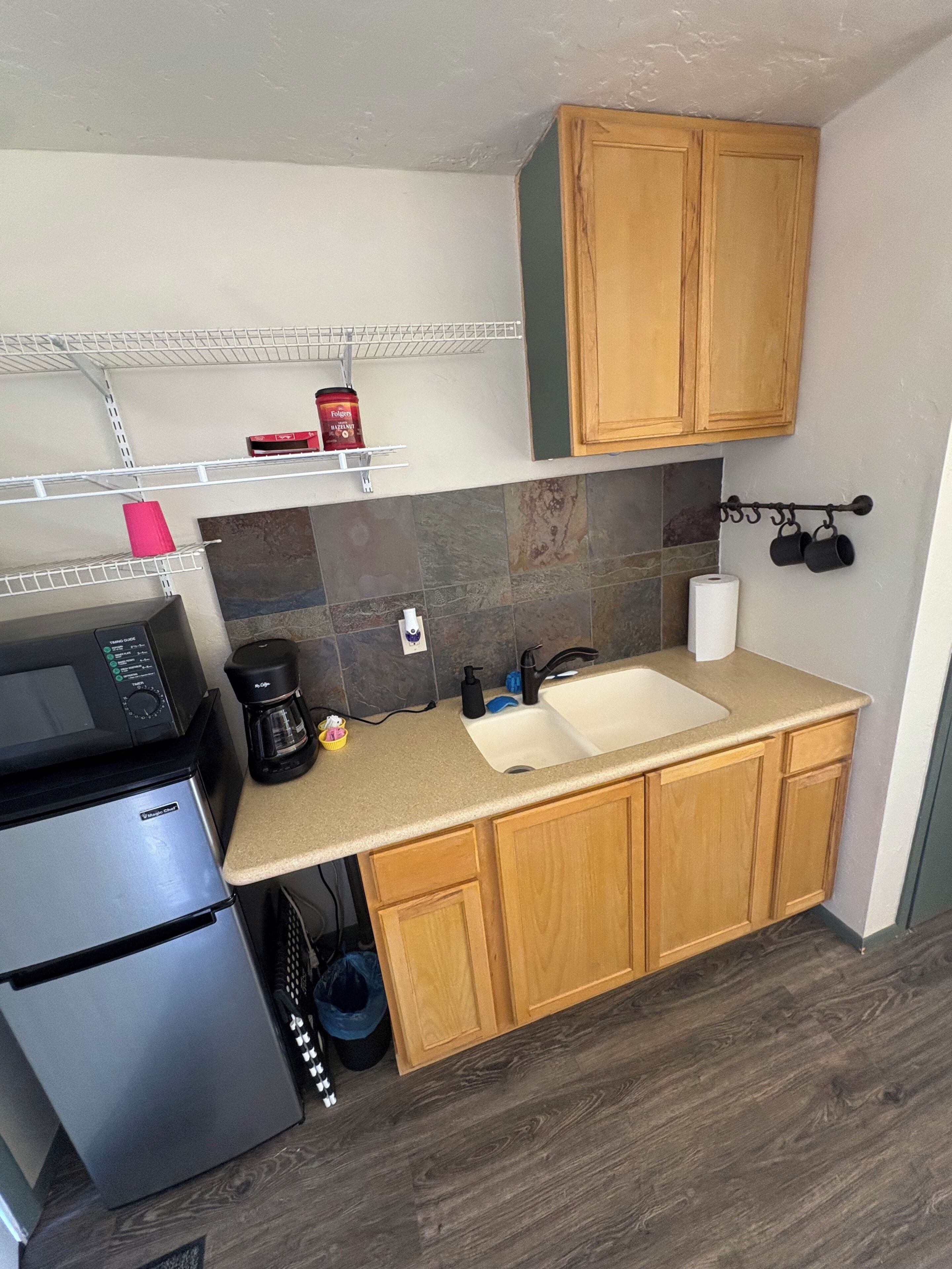 冰箱、微波炉、茶具/咖啡用具、烤面包机