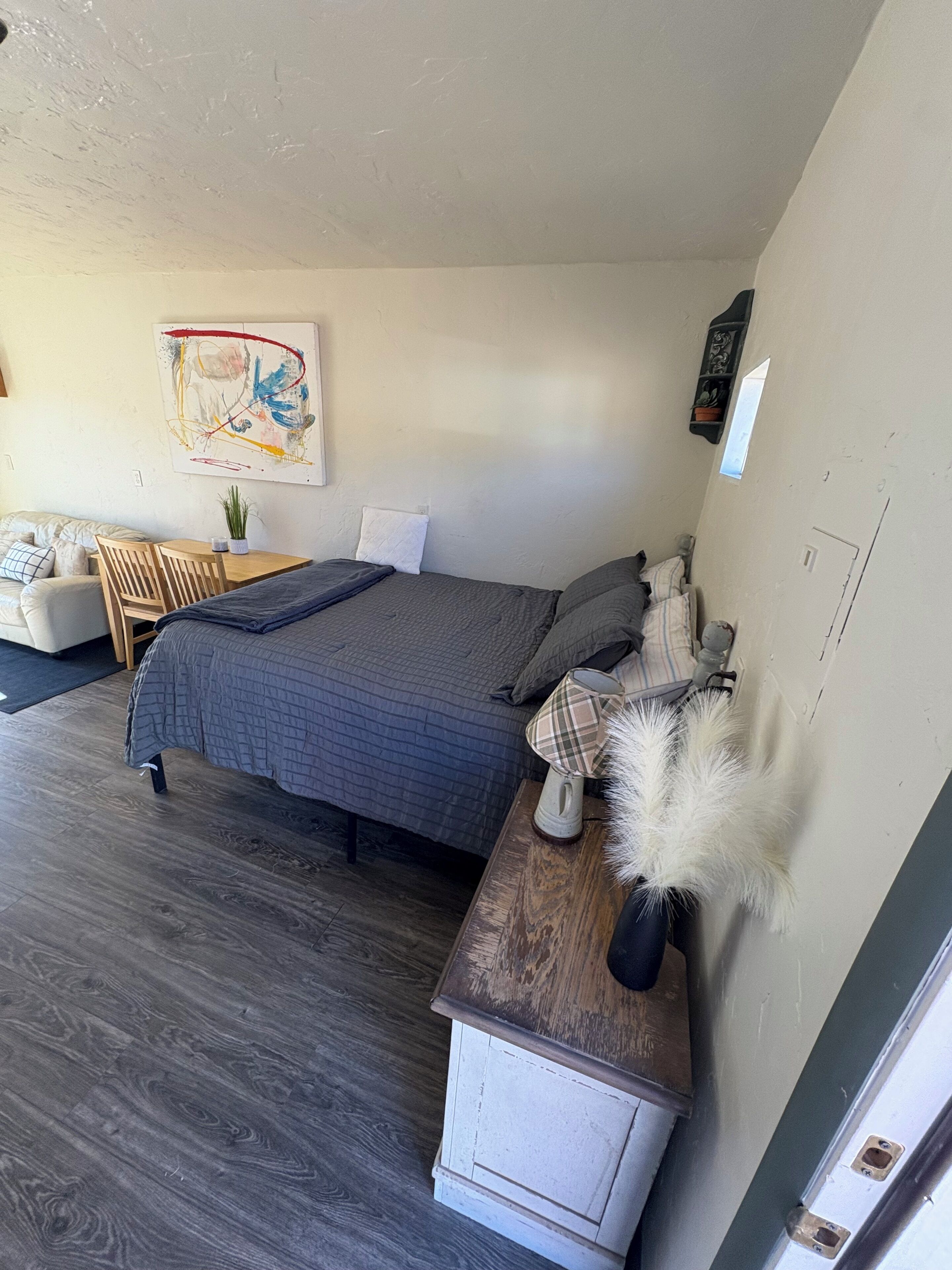 Iron/ironing board, free WiFi, bed sheets