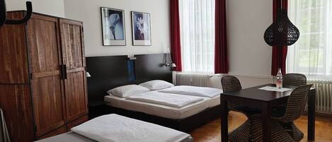 Iron/ironing board, WiFi, bed sheets