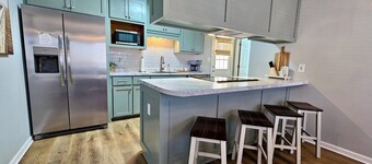 GAME ON! 4BR Family FUN House, 6 TVs & 2 Recliners