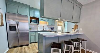 GAME ON! 4BR Family FUN House, 6 TVs & 2 Recliners