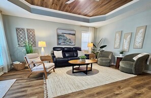 Smart-tv, videospil, bordfodbold, bordtennisbord