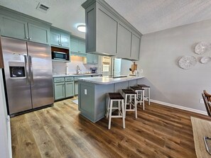 ثلاجة، ميكروويف، فرن، موقد طهي مسطح