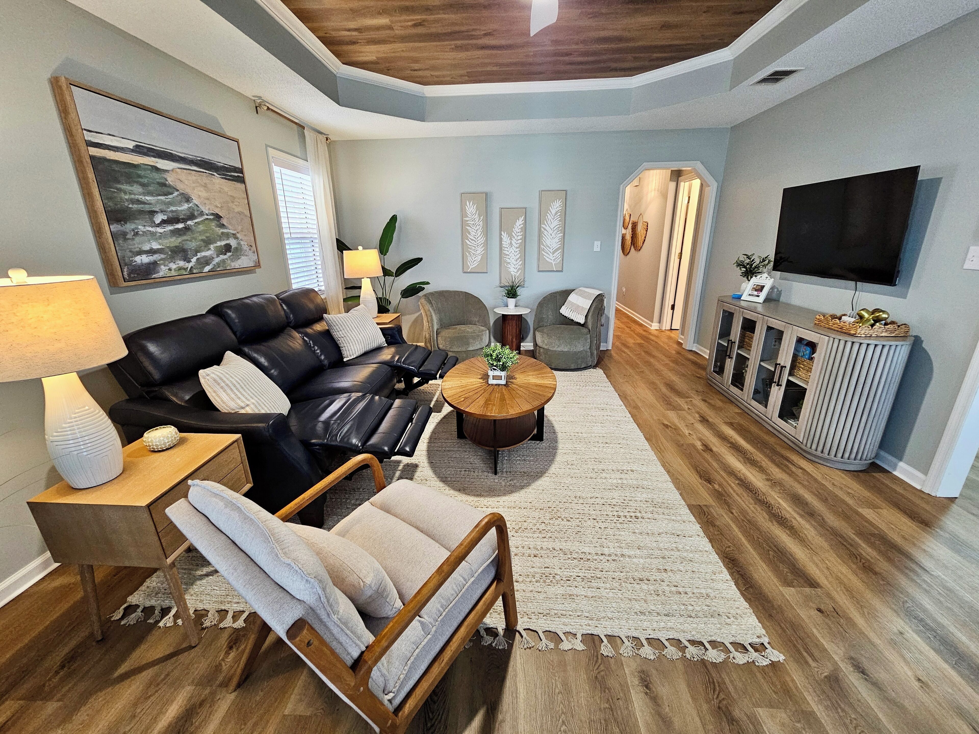 Smart-TV, videospill, fotballspill og bordtennis