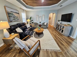 Smart-tv, videospil, bordfodbold, bordtennisbord