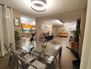 Dining - Huge apartment, Providencia, steps from the subway. 7 people (Providencia)
