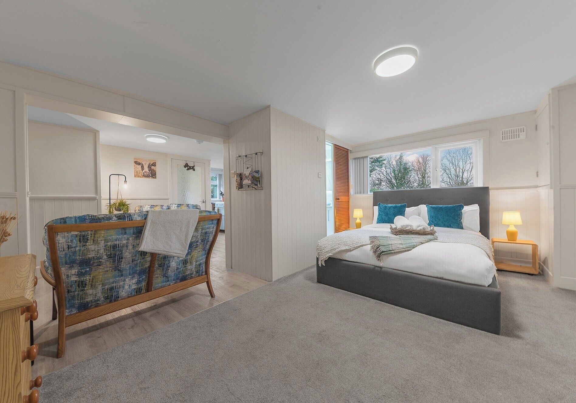 Free WiFi, bed sheets