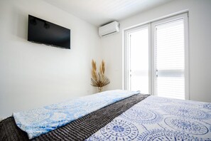 3 chambres, lits bébé (gratuits), draps fournis