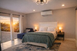 Iron/ironing board, WiFi, bed sheets - Modern Coastal Villa • Private Fenced Yard • Minutes to the Beach (Naples)