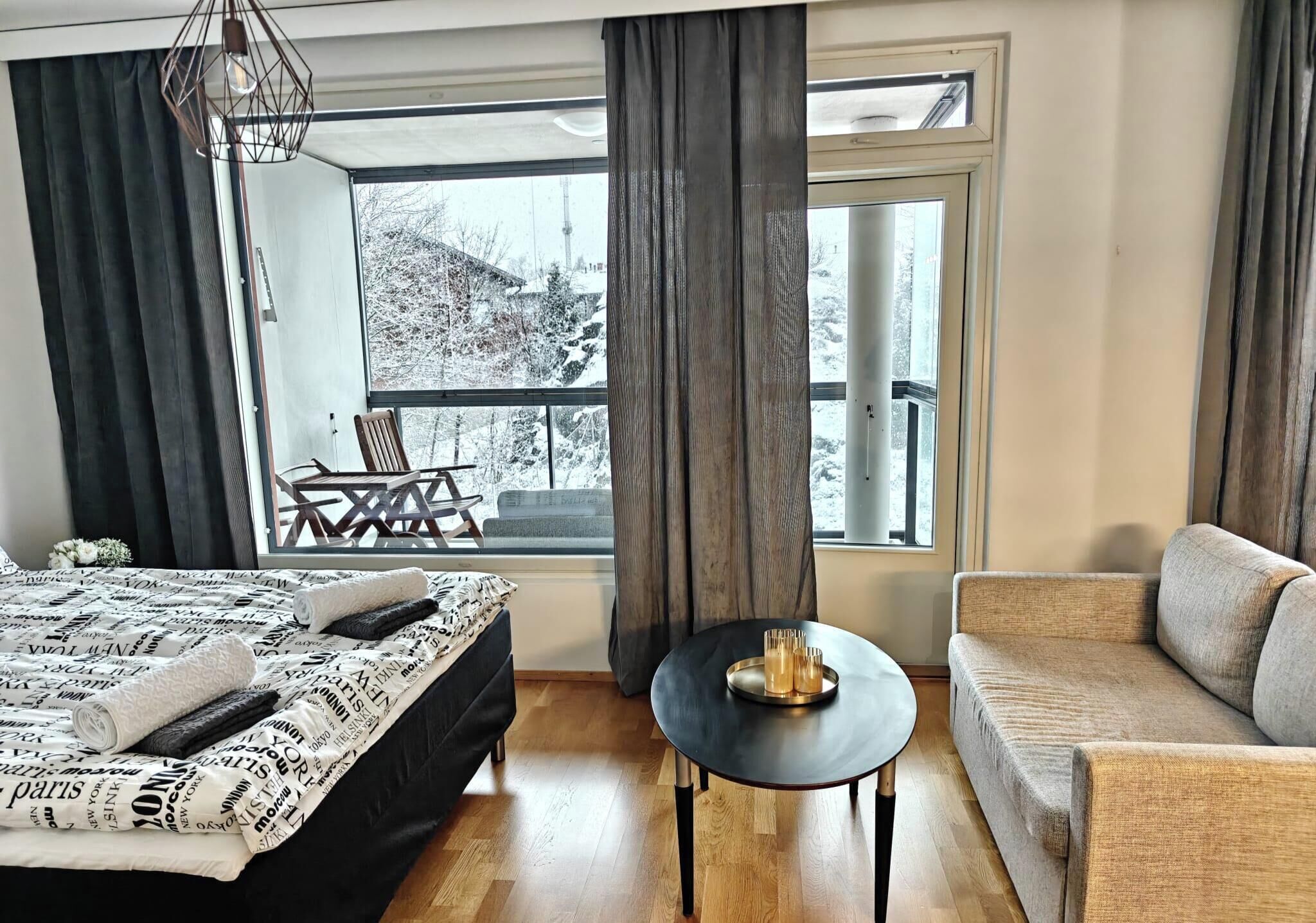 Silitysrauta/-lauta, Wi-Fi, vuodevaatteet