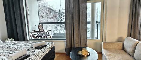 Silitysrauta/-lauta, Wi-Fi, vuodevaatteet