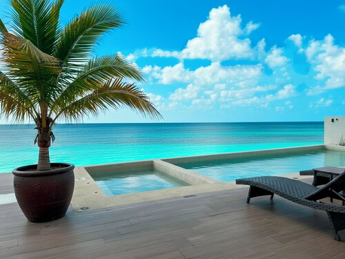 Bright, Modern King Studio Just Steps from the Beach