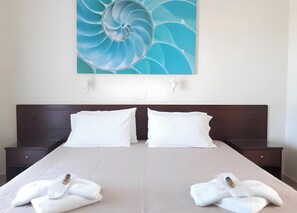 Iron/ironing board, WiFi, bed sheets - Metaxa One-Bedroom 3 Apartment with Shared Pool, Wi-Fi and Air Conditioning (Κάβος)