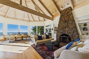 Smart TV, fireplace, DVD player, table tennis