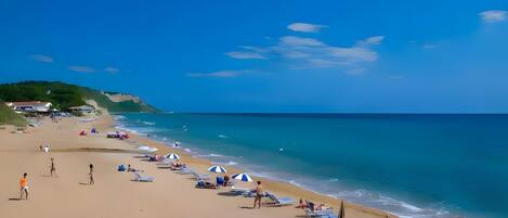 Una spiaggia nelle vicinanze