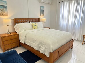 Iron/ironing board, Internet, bed sheets - Lovely Modern 2-bedroom apartment with AC in vibrant Dover ! (Oistins)