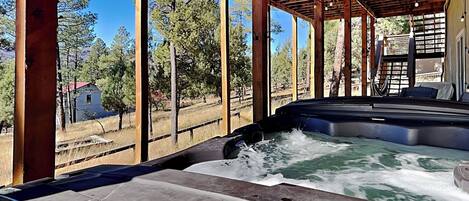 Bañera de hidromasaje al aire libre