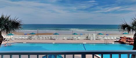 Een verwarmd zwembad