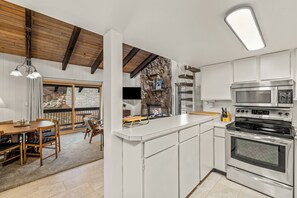 Fridge, microwave, oven, stovetop - Beautifully updated Storm Meadows getaway! (Steamboat Springs)