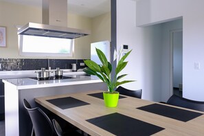 Private kitchen - TwentyTwo Apartments B -  2 bedroom apartment in beautiful Willemstad with AC (Willemstad)