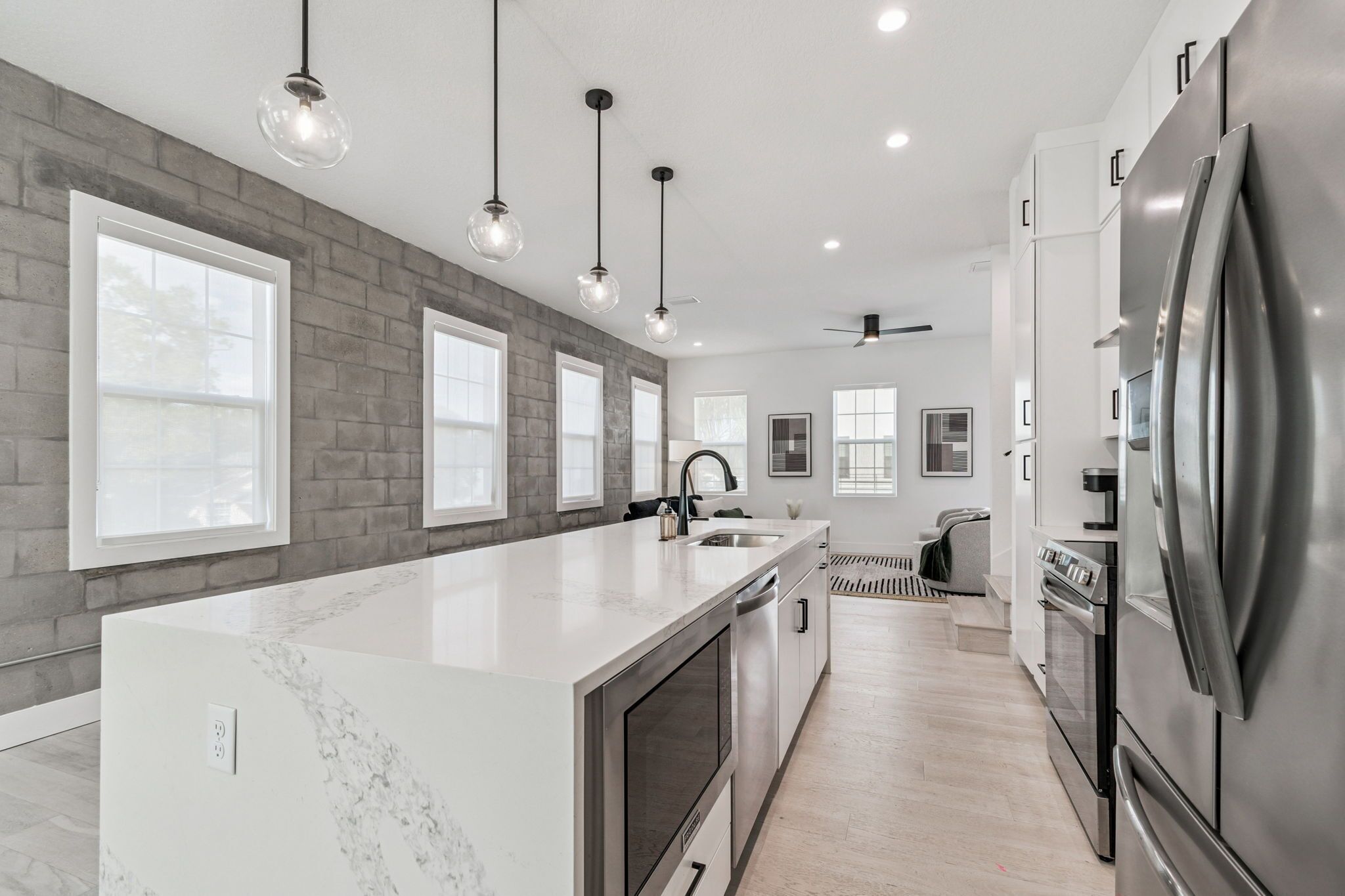 Réfrigérateur, four, plaque de cuisson, lave-vaisselle