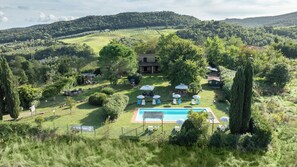 Piscine extérieure (ouverte en saison)