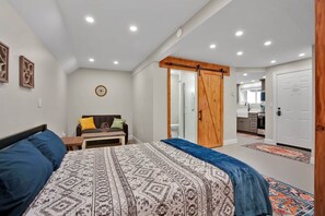 1 bedroom, free WiFi, bed sheets - Raven Feather Retreat : Unit 3 (Liberty Township)