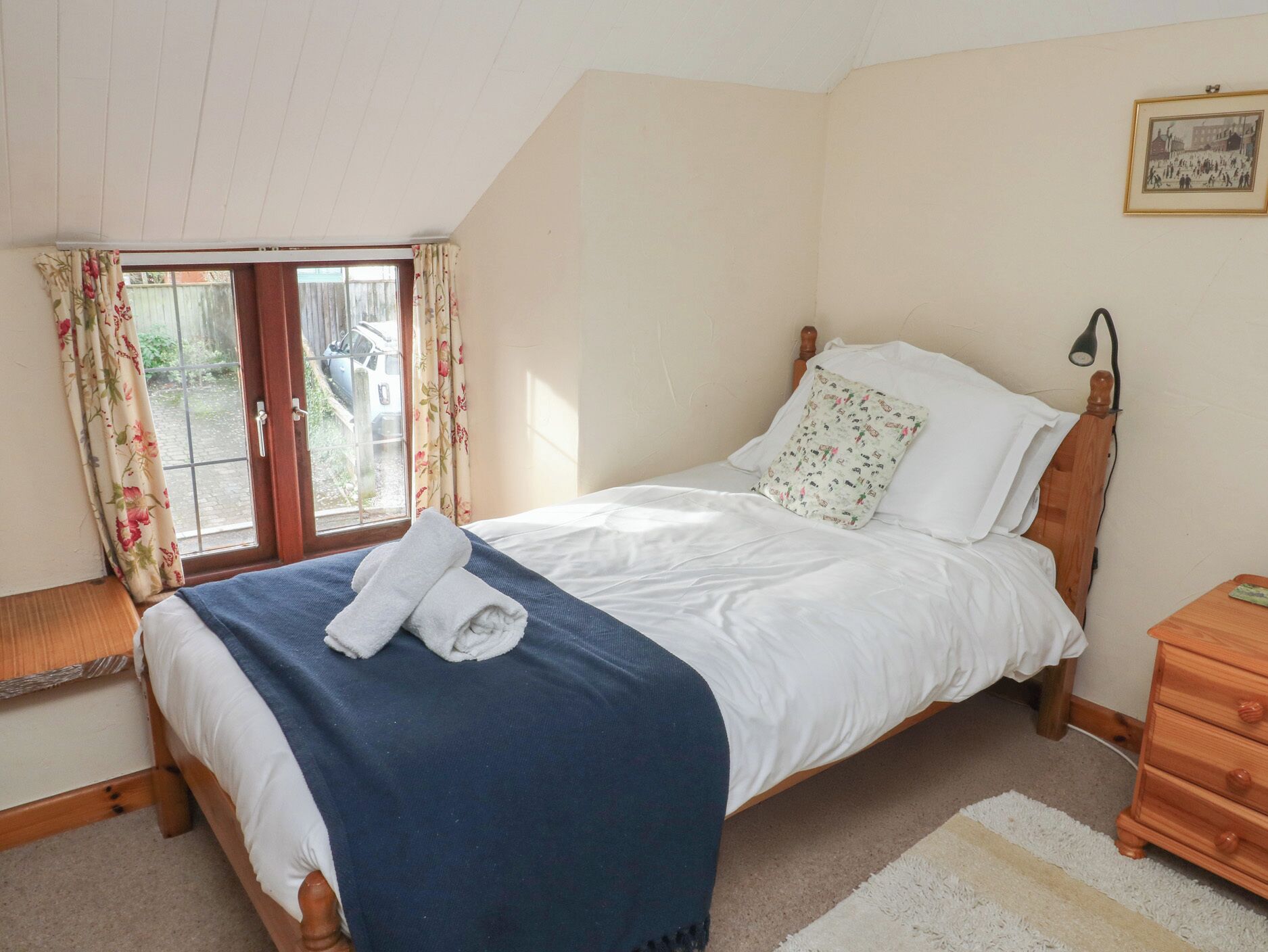 2 bedrooms, individually decorated, individually furnished, free WiFi