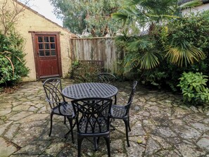 Outdoor dining - Bridge Cottage (Budleigh Salterton)