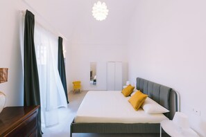 1 bedroom, iron/ironing board, WiFi, bed sheets - Modern central apartment equipped with every comfort and outdoor area (Scala)