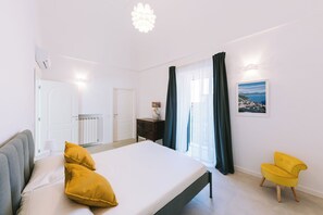 1 bedroom, iron/ironing board, WiFi, bed sheets - Modern central apartment equipped with every comfort and outdoor area (Scala)
