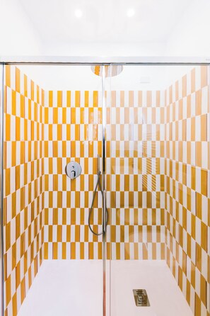 Shower, hair dryer, bidet, towels - Modern central apartment equipped with every comfort and outdoor area (Scala)