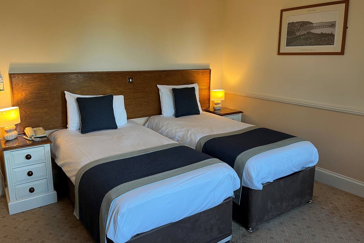 Rear Facing Twin | Desk, iron/ironing board, travel crib, free WiFi