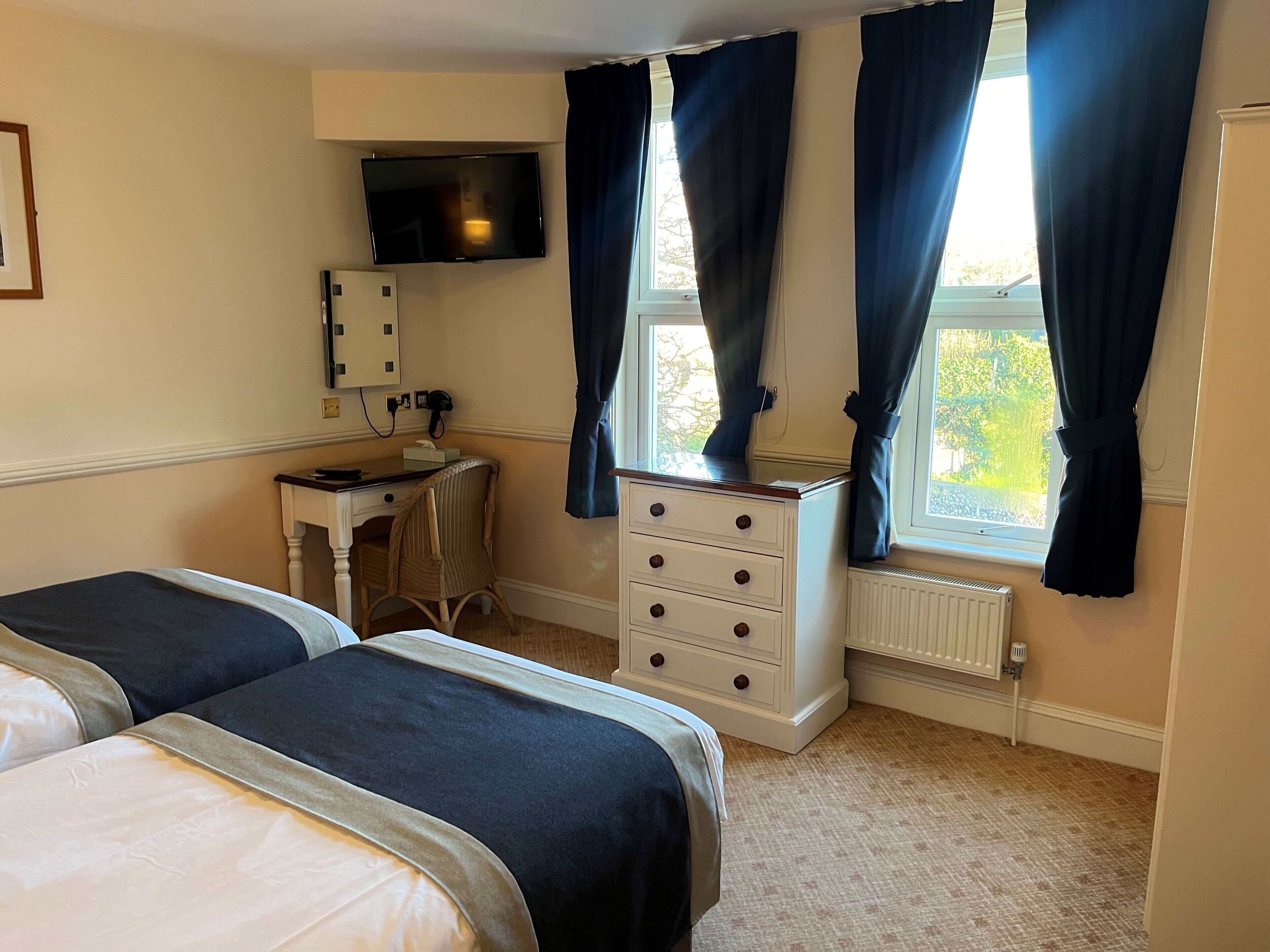 Rear Facing Twin | Desk, iron/ironing board, travel cot, free WiFi