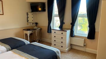 Rear Facing Twin | Desk, iron/ironing board, travel cot, free WiFi