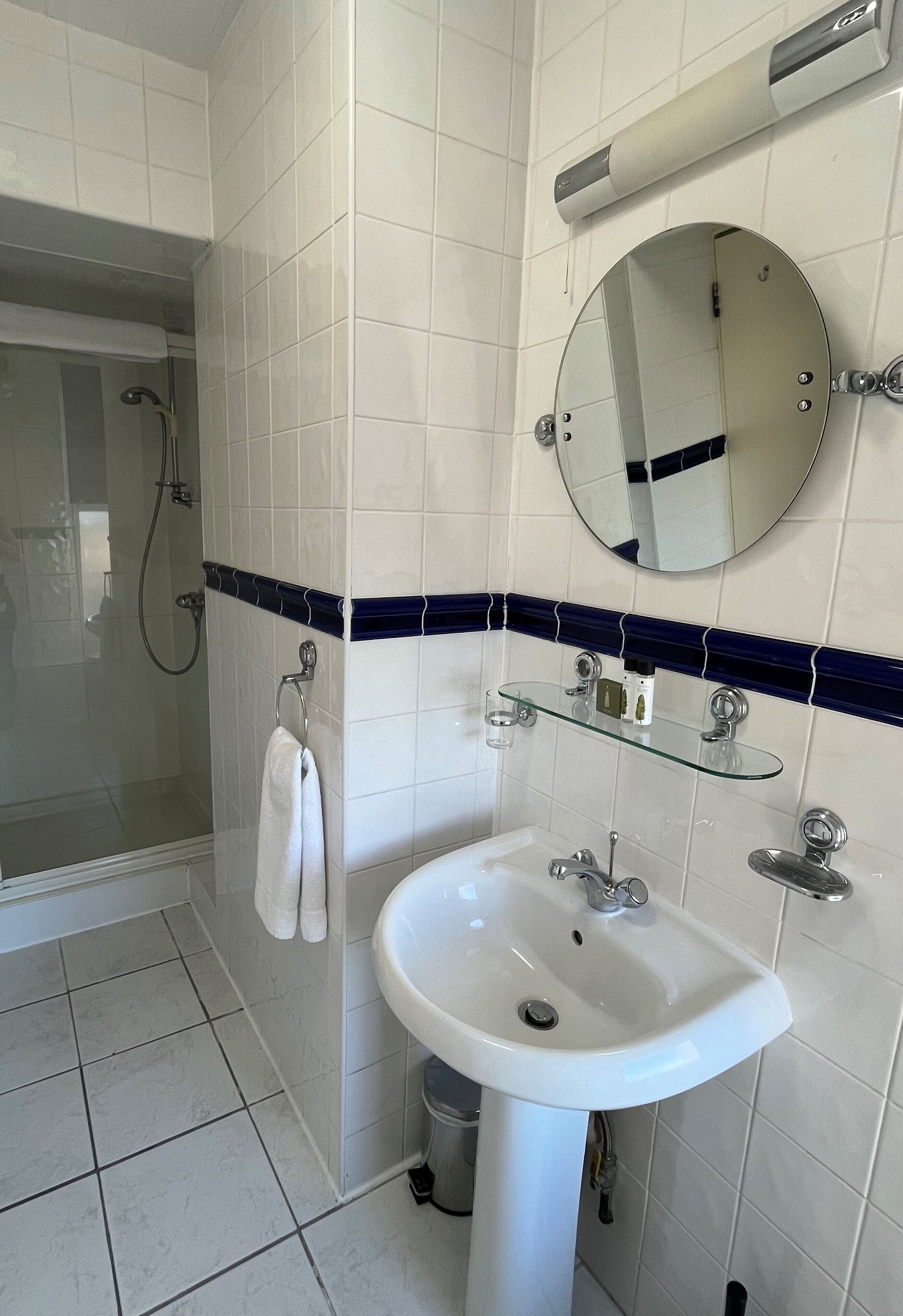 Bay View Double | Bathroom | Shower, free toiletries, hair dryer, towels