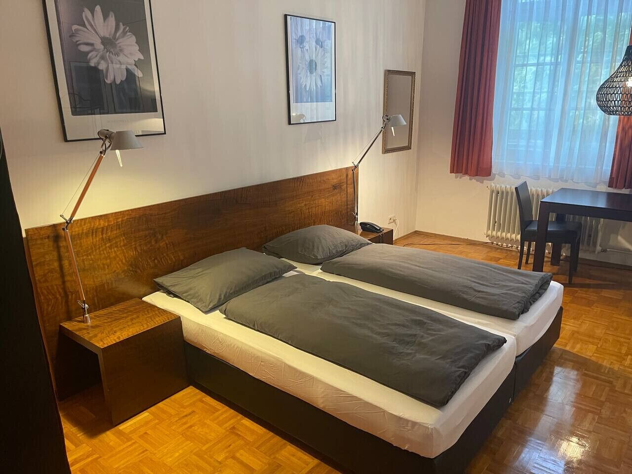 Iron/ironing board, WiFi, bed sheets