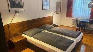 Fer et planche Ă repasser, Wi-Fi, draps fournis