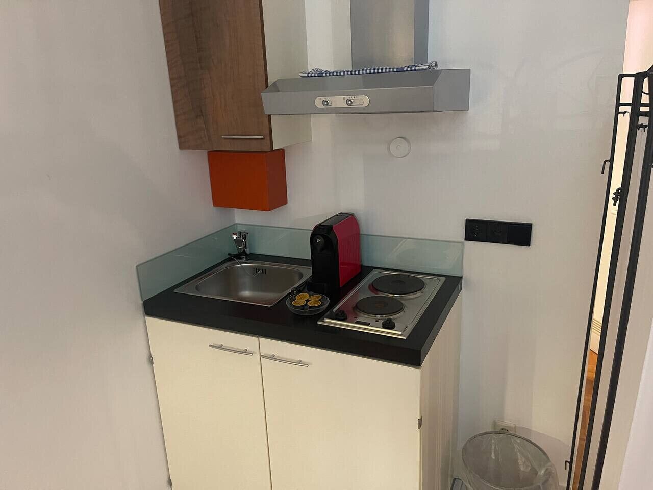 Herdplatte, Wasserkocher mit Kaffee-/Teezubehör