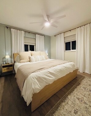 3 bedrooms, iron/ironing board, WiFi, bed sheets - Central location! Beaches, Pinecraft, UTC. Clean & cozy. Hot tub & putting green (Sarasota)