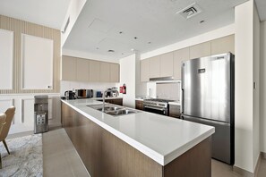 Private kitchen - 3BR Views of Burj Khalifa Dubai Fountain (Dubai)