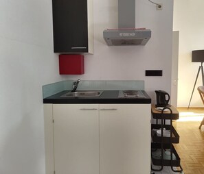 Herdplatte, Wasserkocher mit Kaffee-/Teezubehör