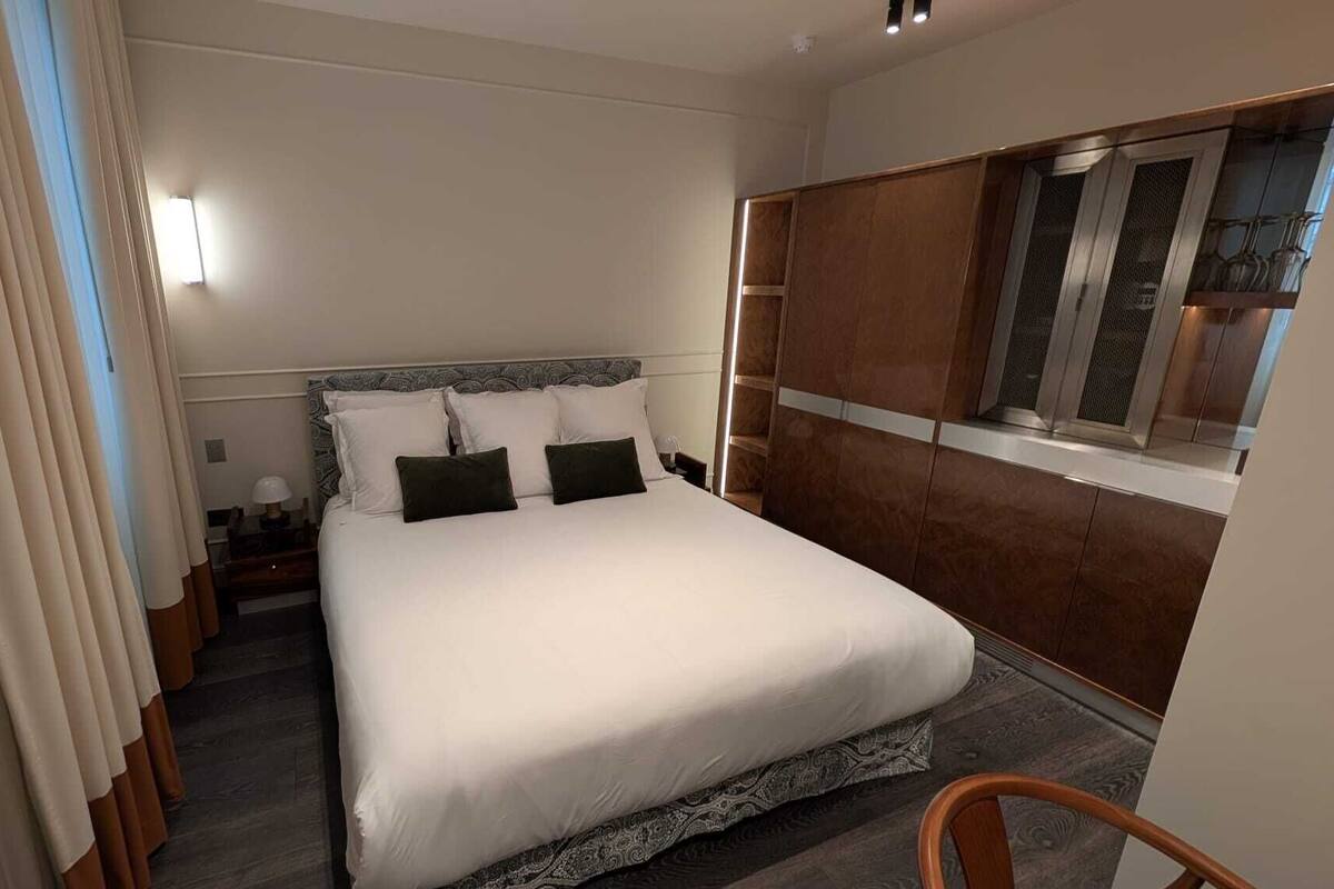 Standard dubbelrum | Skrivbord, arbetsyta för laptop, strykjärn/strykbräda och gratis wi-fi