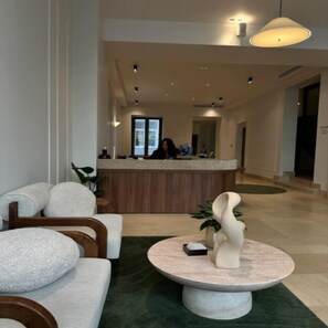 Reception - POP Palais Bourbon Hotel (Paris)