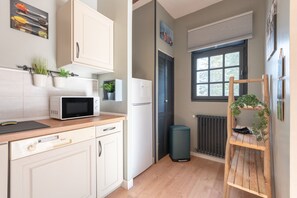 Frigorífic, microones, forn i placa de cuina 