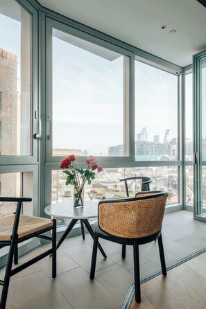 Interior - Stylish Battersea Apartment – Pets Allowed & Modern Comfort (Greater London)
