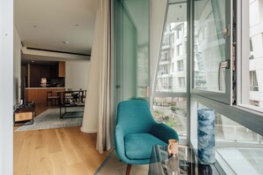 TV - luxury Modern 2Bed-2 Bath Flat (Greater London)